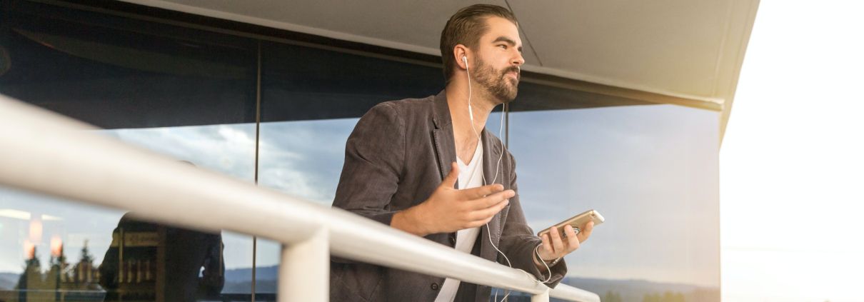 linkedin sales navigator X5Z7Nhfy8Ik unsplash e1597154191969 scaled